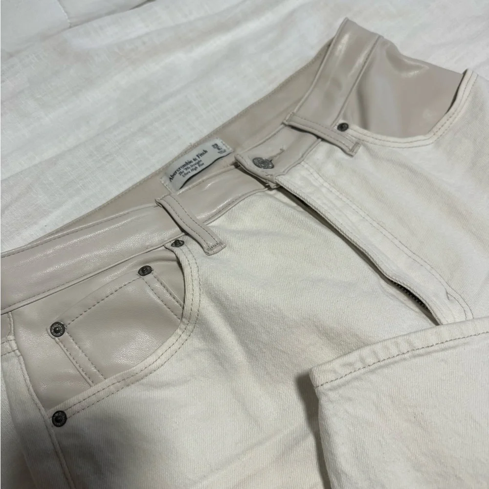 Abercrombie 90’s Straight Ultra High Rise Jeans | GREAT CONDITION! - Picture 3 of 5